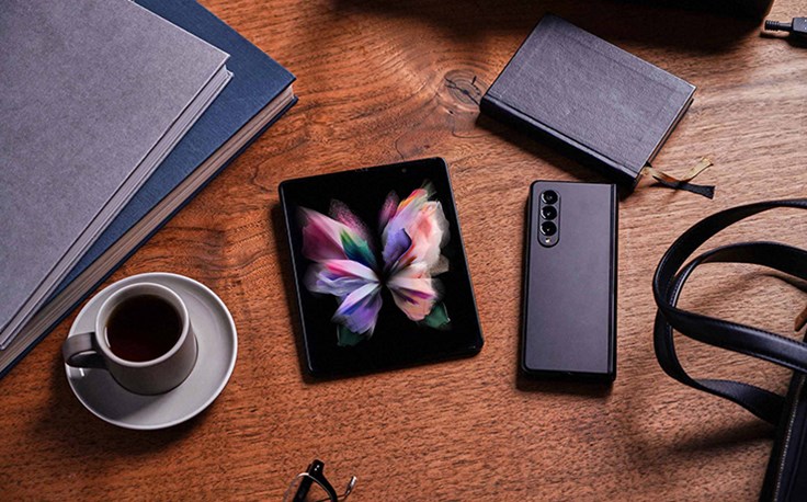 Samsung_2_Galaxy-Z-Fold3.jpg